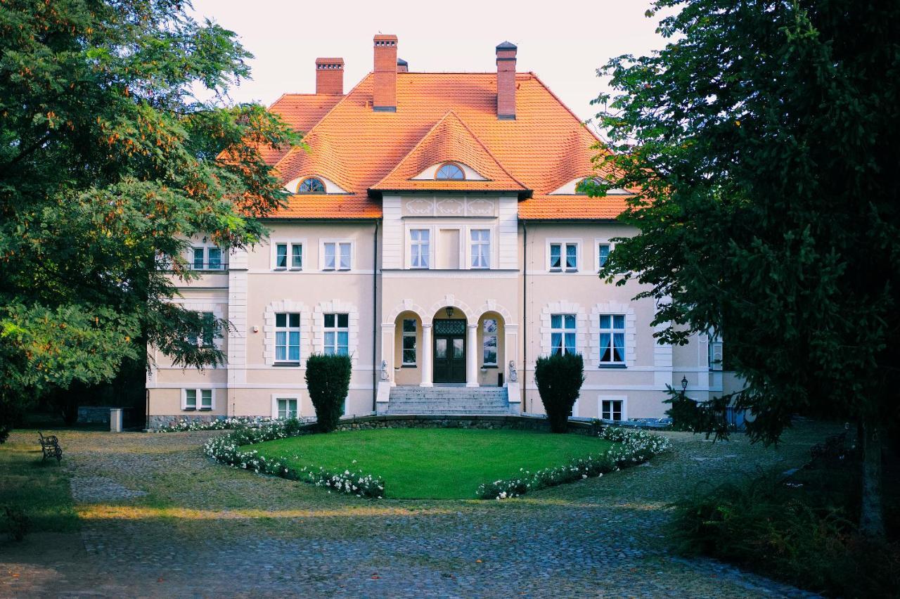 Palac W Debinie Krzeszkowice Exterior foto