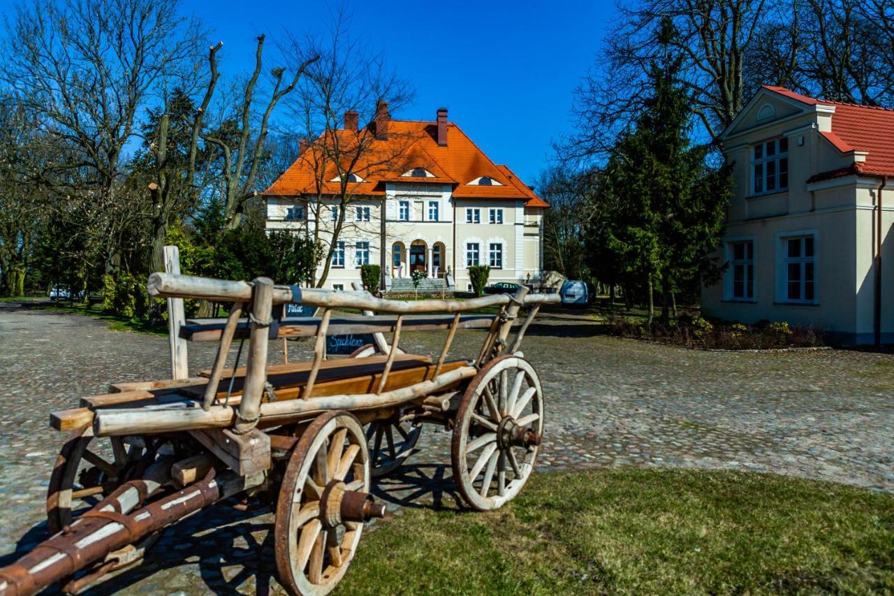 Palac W Debinie Krzeszkowice Exterior foto